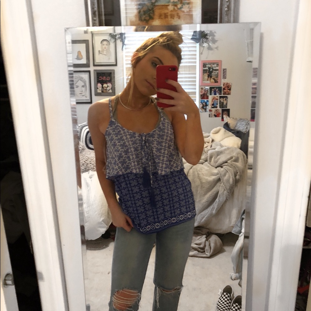 Two toned flowy blue tank